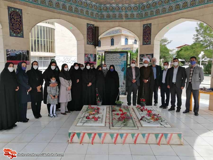 گلزار شهدای گمنام شهرستان فیروزکوه گلباران شد