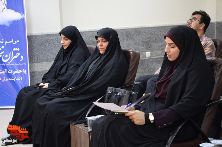 دیدار دختران نخبه شاهد و ایثارگر با نماینده ولی فقیه در استان بوشهر