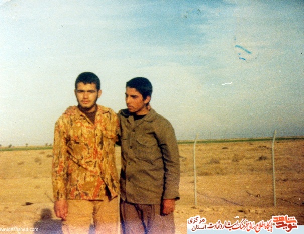 از چپ: شهید مصطفی میرزایی - حسین شکیبا