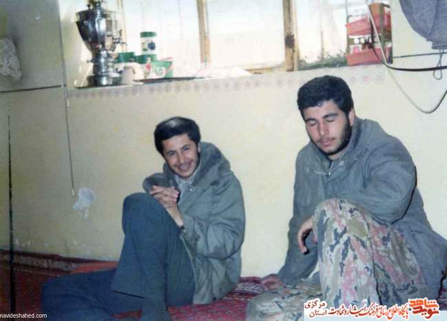 نفر سمت راست: شهید مهدی شریفی