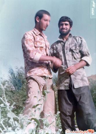 نفر سمت راست: شهید اکبر محمدی