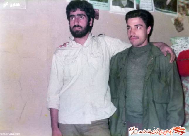 نفر سمت راست: شهید اکبر محمدی