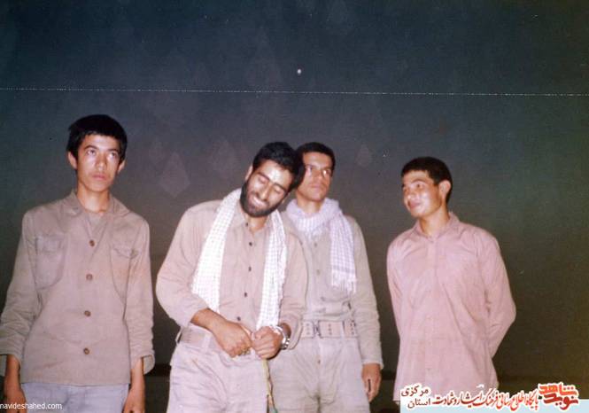 نفر دوم از چپ: شهید اکبر محمدی