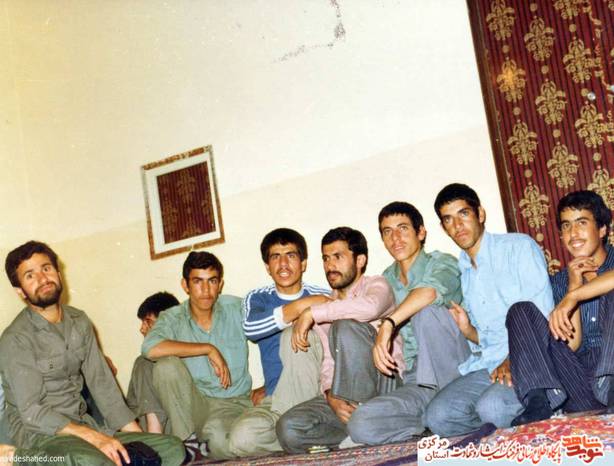 دو نفر سمت راست شهیدان: ناصر فخرزاده - سید محمود عبدی