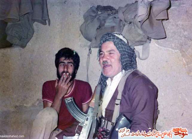 نفر سمت چپ: شهید اکبر محمدی