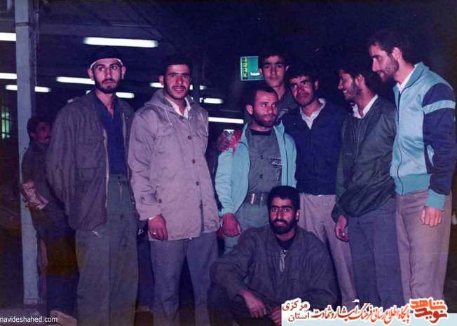 از چپ: ایستاده: محمود پاکپور - هادی حافظی - مجتبی نوری - مصطفی حافظی - پارسا - حجت اله راهزانی - نشسته: اکبر محمدی