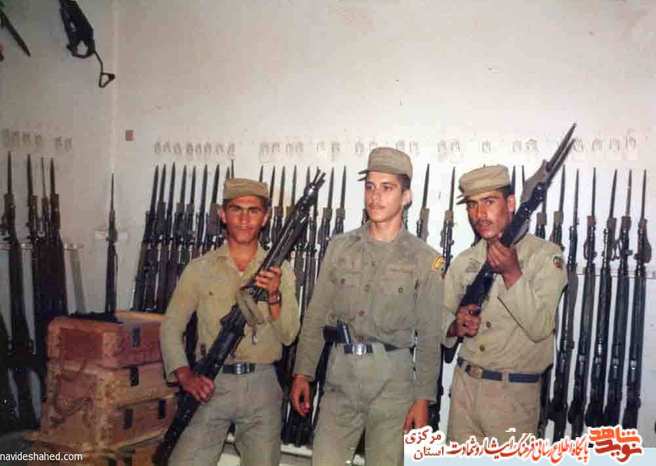 نفر سمت چپ: شهید علی اصغر مهری