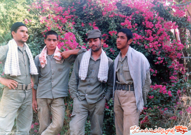نفر دوم از چپ: اصغر احمدی 