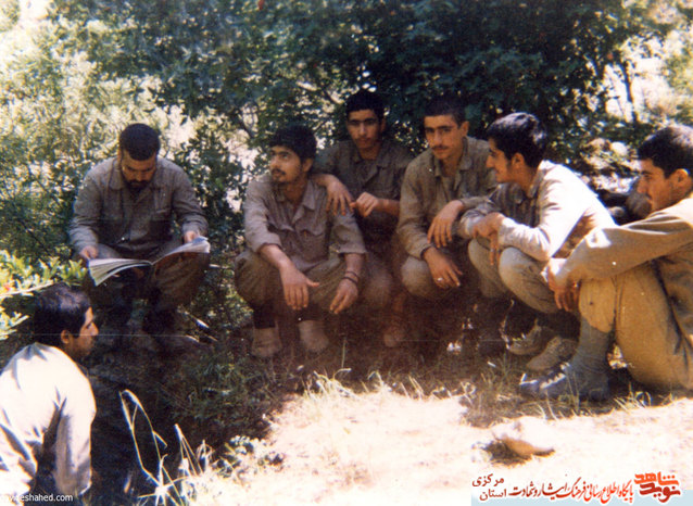 از چپ: حسین عراقیان - مسعود بیاتی - اصغر احمدی - شهید سعید بحرینی 