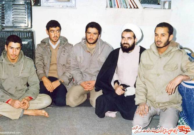 از چپ: سرباز وظیفه حشمت حامدی - داود زمانی - رحمانی - حاج آقا شریفی - جلیل انصاری