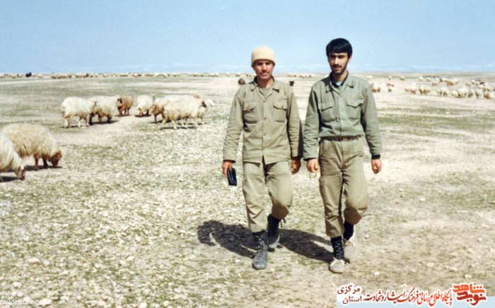 نفر سمت چپ: شهید محمدحسین بیگلری