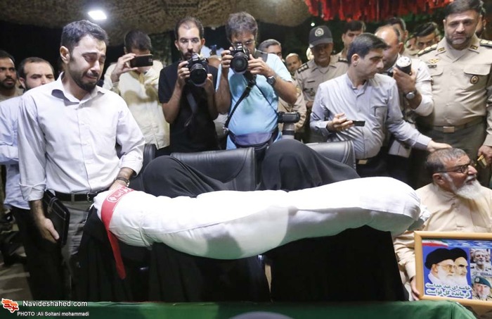 مراسیم الوداع مع الشهید حسین ادیبان بمقبرة شهداء طهران