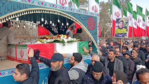 مراسم تشييع الجثامين الطاهرة لـ100 شهيد ارتقوا خلال الأضطرابات الأخيرة في طهران