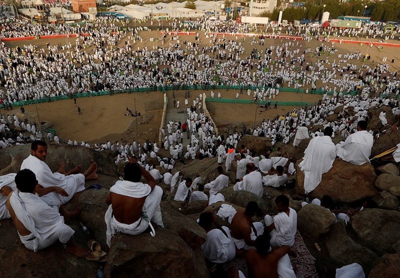 Hajj Pilgrims Pray at Mount Arafat to Mark Most Important Day of Hajj