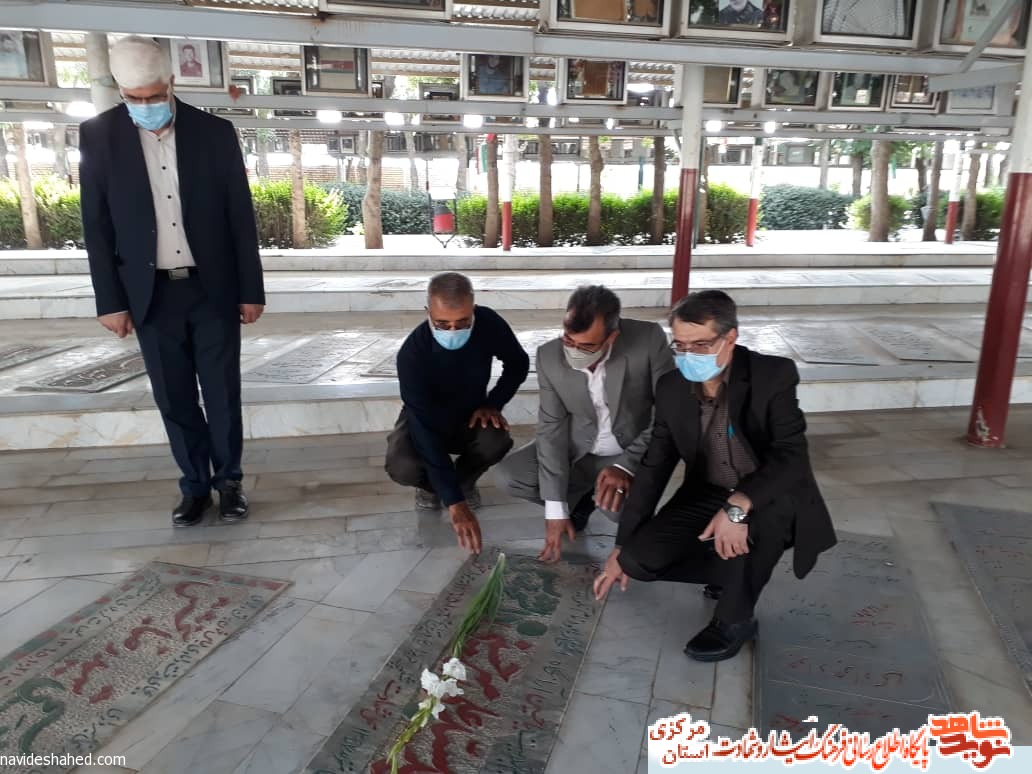 دیدار و دلجویی سرپرست بنیاد مرکزی با مادر شهیدان جنتی در خمین