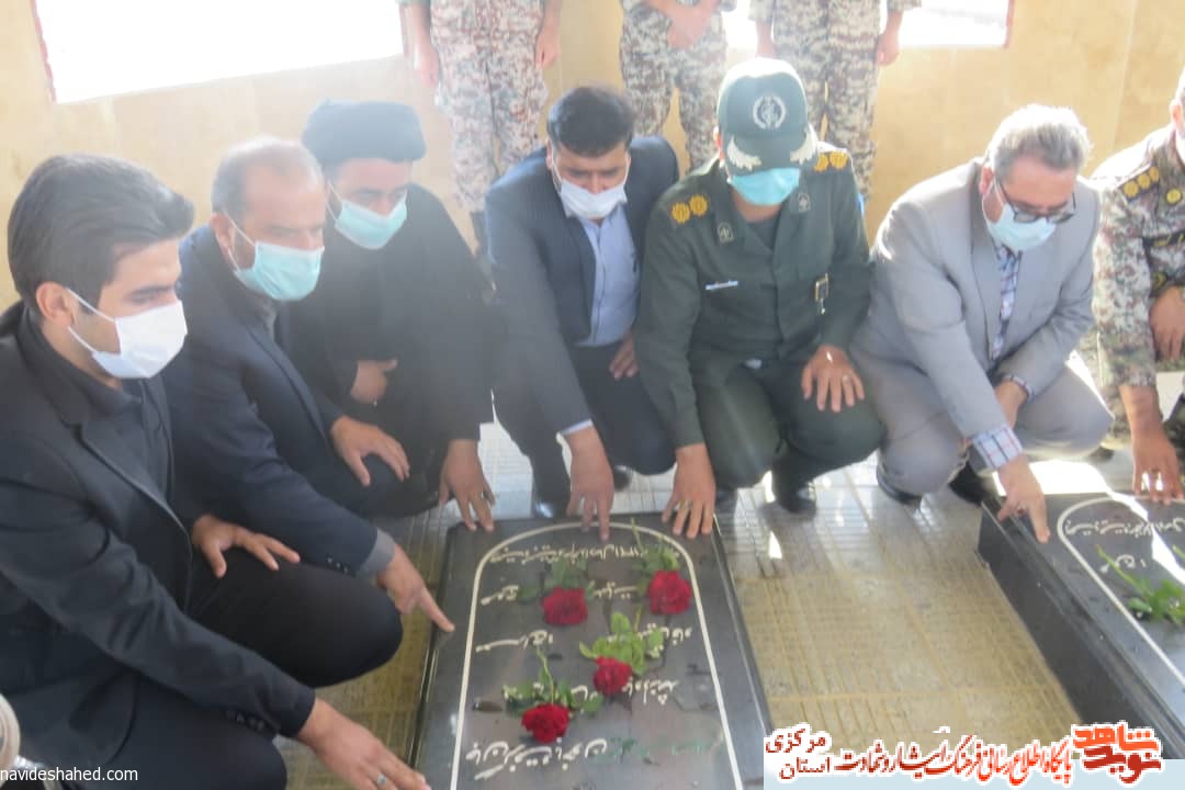 گلباران مزار مطهر شهدای گمنام شهر خنداب به مناسبت روز پدافند هوایی ارتش جمهوری اسلامی ایران