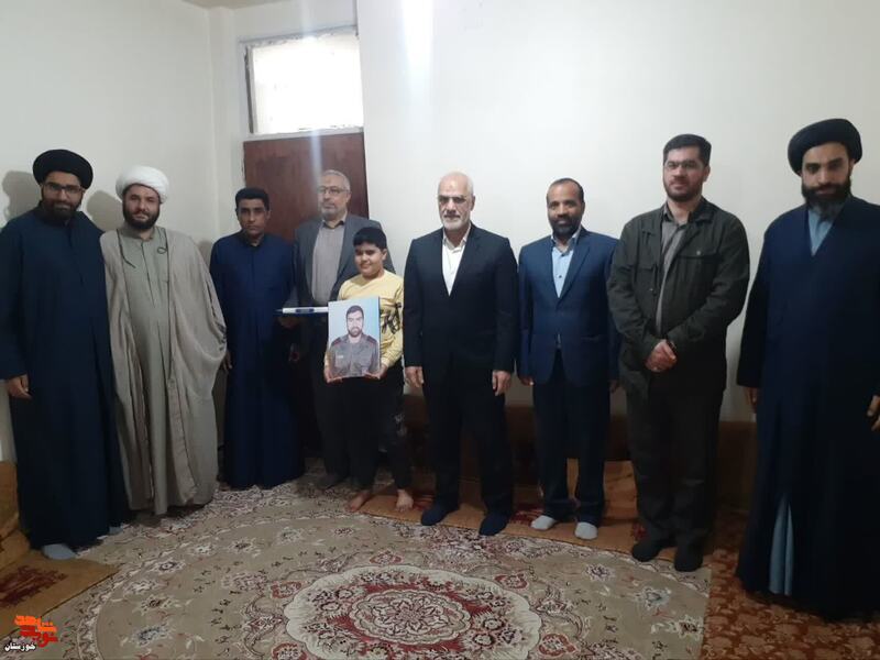 دیدار مسئولین خوزستان با خانواده دو شهید مدافع حرم