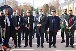 آیین گلباران و عطرافشانی قبور مطهر شهدا اراک به...