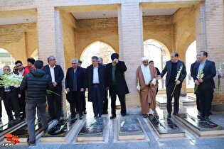 ادای احترام به مقام شامخ شهدا در  شهر آشتیان