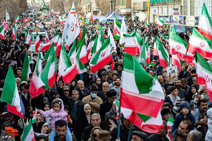 شکوه حضور مردم استان مرکزی در راهپیمایی ۲۲ بهمن / شهر اراک