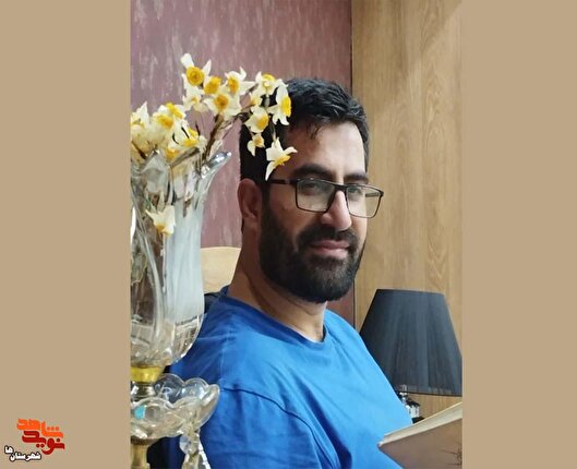 وحید تمام اطرافش را از دلنوشته‌های امام زمان(عج) پُر کرده بود