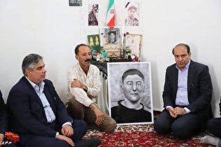 گزارش تصویری| دیدار و تجلیل از خانواده شهید جنگ...