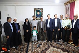 گزارش تصویری| دیدار و تجلیل از خانواده شهید جنگ...