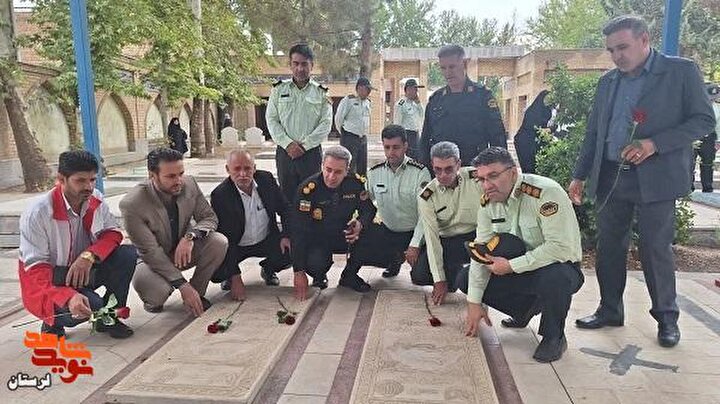 عطرافشانی مزار شهدای شهرستان سلسله به مناسبت هفته نیروی انتظامی