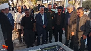 گزارش تصویری | عطر‌افشانی و گلباران مزار مطهر...