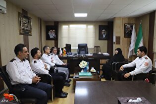 تکریم خانواده شهید پلاسکو در آتش‌نشانی اراک
