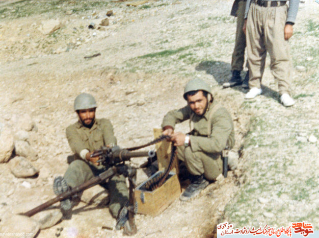 از چپ: شهید حبیب اله صفری - ناصر کبیری