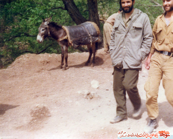 نفر سمت راست:شهید حبیب اله صفری - کردستان