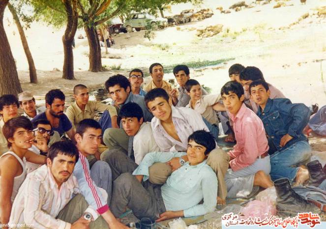 بهار 1358 - کوه مودر اراک - اعضای انجمن اسلامی دانش آموزان دبیرستان مجیدی