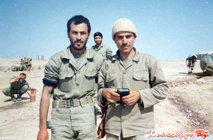 از چپ : شهید منصور بهاری - شهید محمد حسین بیگلری