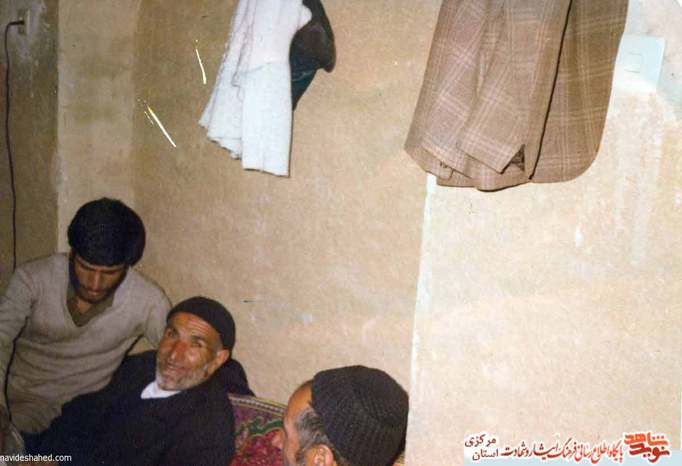 از چپ: شهید محمد حسین بیگلری - پدر شهید بیگلری - عمومی شهید بیگلری