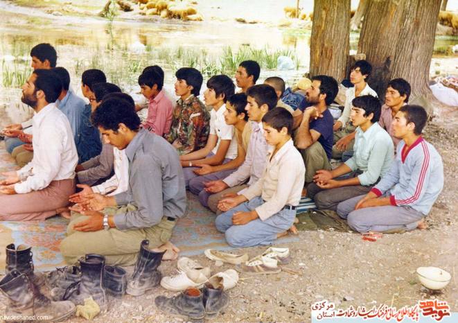 کوه مودر اراک بهار 1357 - اعضای انجمن اسلامی دانش آموزان دبیرستان مجیدی