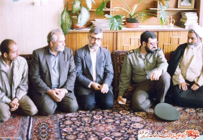 از چپ: حسن آصفری - حاج روح اله صفری - موسوی معاون سیاسی استاندار - محسن رضایی - حسنعلی آهنگران