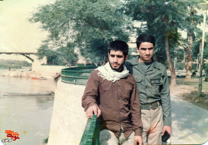 سمت راست: شهید حمید متقی زاده