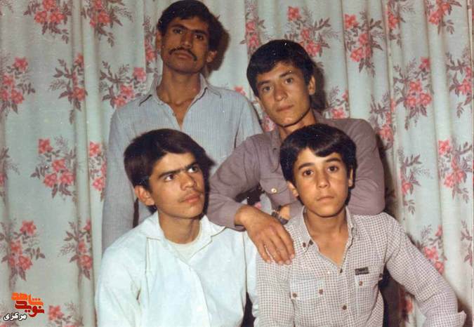 از راست ایستاده: نظام افغانی - رفیع افغانی - نشسته: شهید محمدرضا رحمانی - محمدحسین بساکی