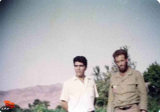نفر سمت راست : شهید غلامعلی قادری