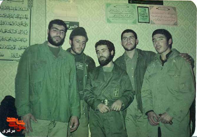 نفر سمت چپ: احد علیپور - نفر چهارم از چپ: شهید علی اصغر فتاحی