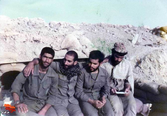 از چپ: محمد خان محمدی - سید حسین طبائی - محمد بید سوخته - شهید غضنفری