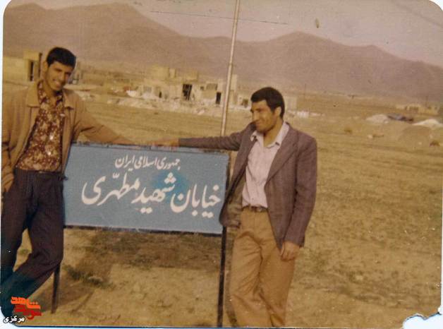 سمت راست: شهید حسن برکوک تبار