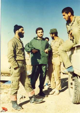 از چپ:  پاسدار سید حسین طبائی - پاسدار مجید احمدی - محمد حسین میرزایی- شهید حجت الله کمانی
