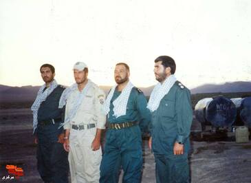 از چپ: جواد معصومی - سرباز وظیفه - شکر اله هراتی - اسمعیل شعبانی