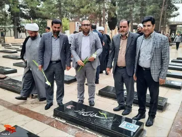 تصاویر|آیین غبارروبی و عطرافشانی گلزار شهدای اسلام‌آبادغرب برگزار شد