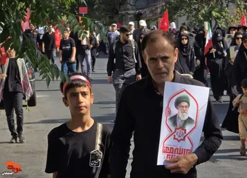 توزیع پوسترهای آقای شهید ایران